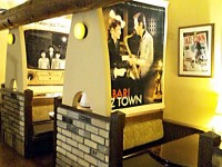 店内には歴代のJAZZTOWNポスターが貼ってあります。どっぷり浸ってください♪